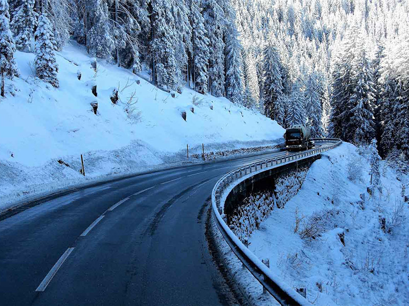 Winter Truck Maintenance Guide: 5 Simple Tips to Help you Survive the Winter